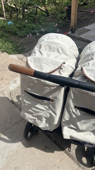 Количка за близнаци със зимни чувалчета