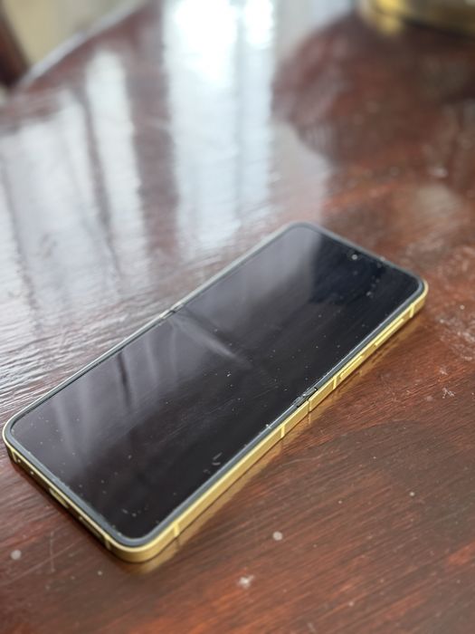 Samsung ZFlip 6 - 512GB