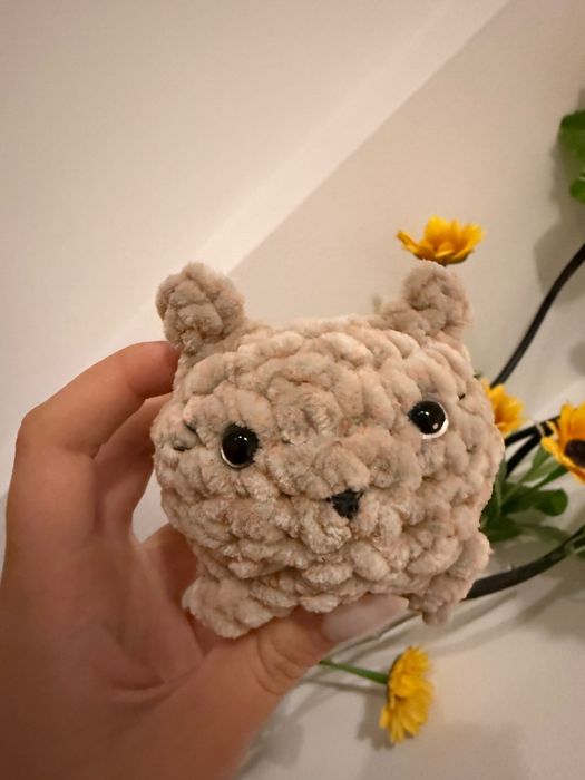 Пухкава играчка котенце