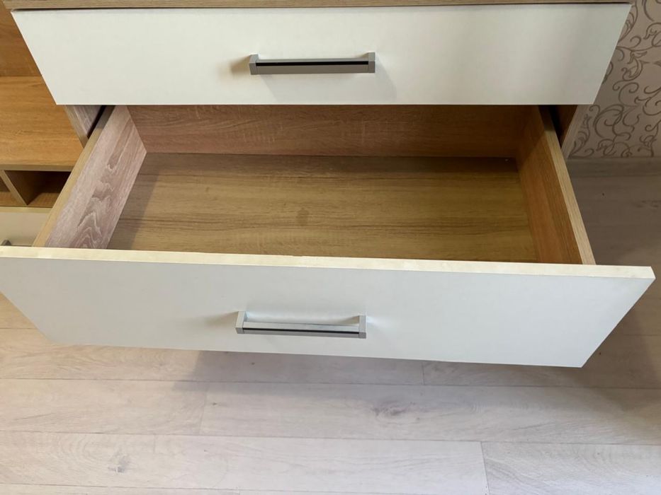 Комод и тубочка.