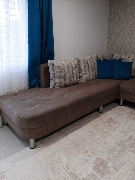 Продавам ъглов диван за хол правен по поръчка.