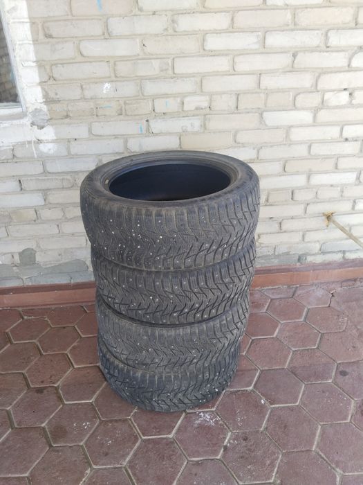 Продам зимние шины  r17 215/50