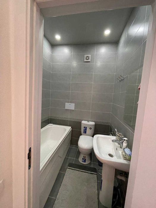 Срочно!!!Сдается 2 комн шикарная квартира!Рядом с Метро Новза!