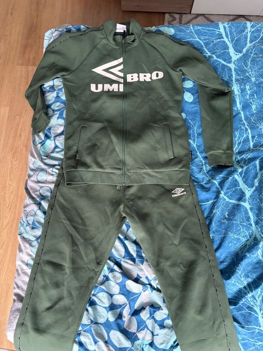 Спортен комплект Umbro 152-158 см.