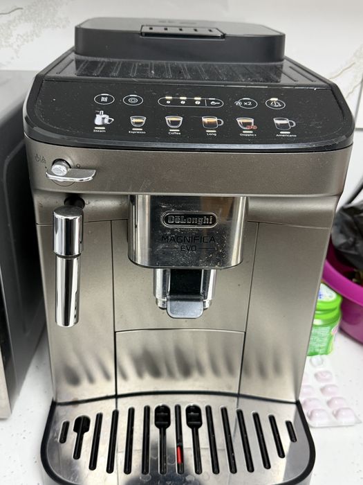 Expresor de cafea DeLonghi Magnifica EVO