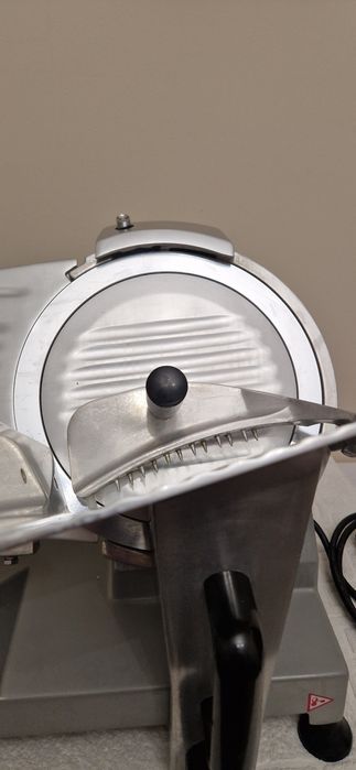 Feliator mezeluri electric