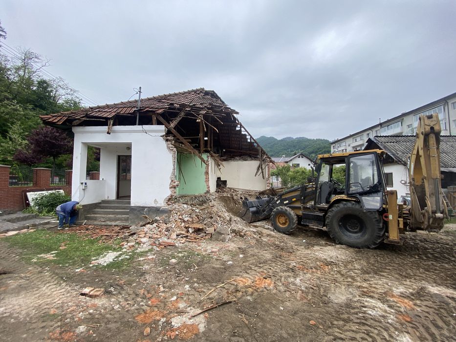 Buldoexcavator / Miniexcavator /camion de inchiriat