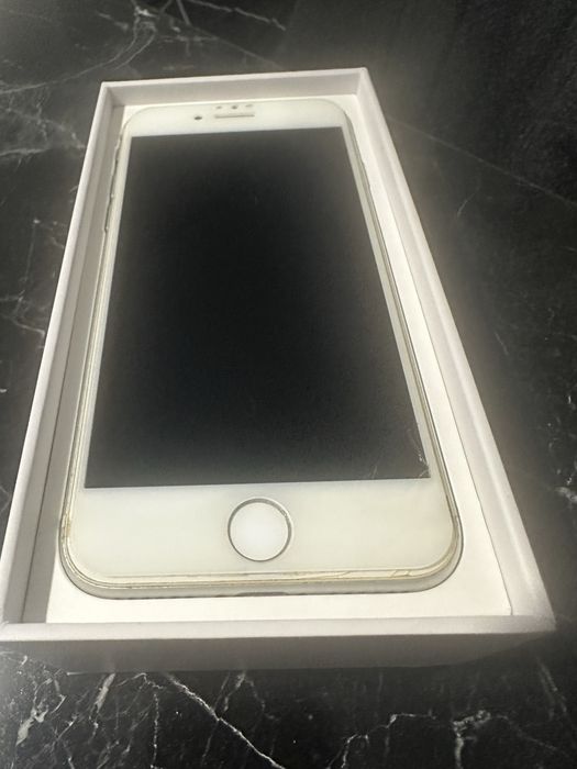 Предлагам iphone 8