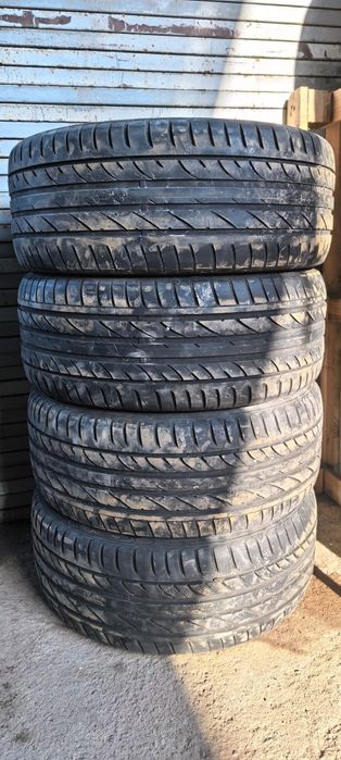 245/40/19 комплект