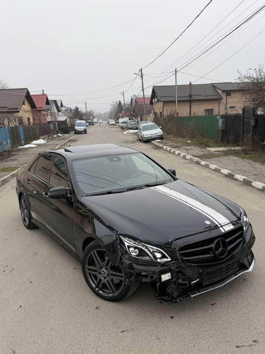 Vand Mercedes E220 2016 Pachet Amg 9G Piele Trapa Usor Avariat / Lovit