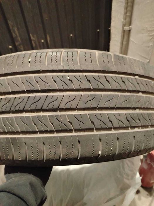 Продаю шины диск камри двухсотка