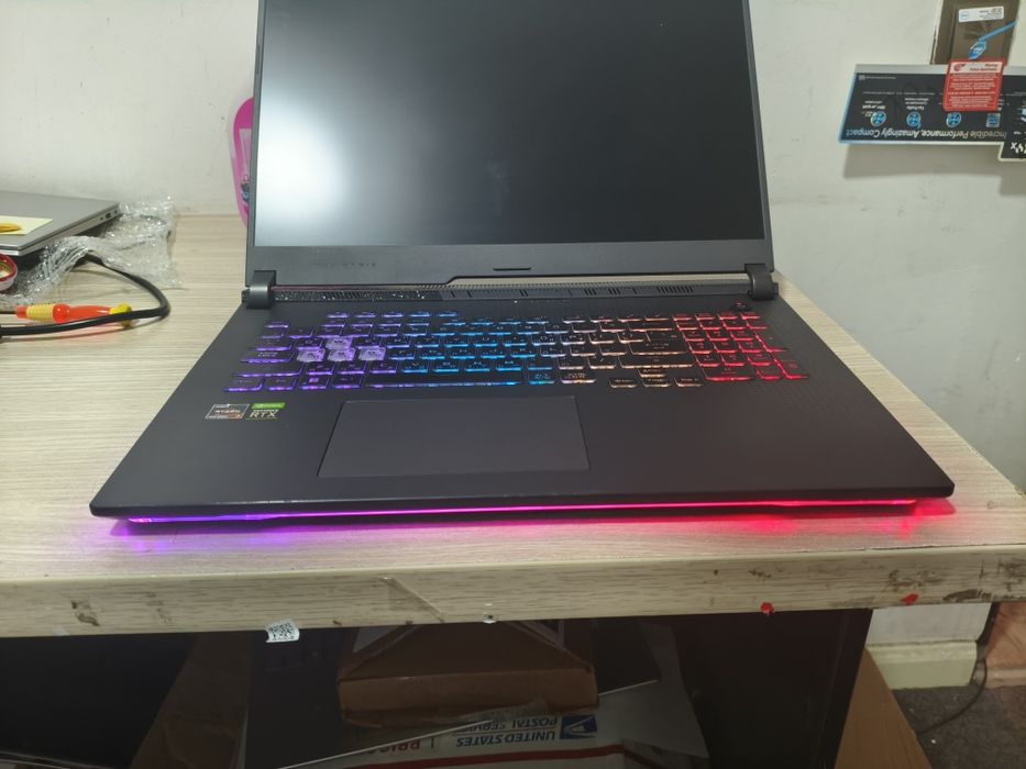 Asus Rog G17 360Hz , rtx 3060 6gb , Ryzen 7 6800H, ddr5 16/512