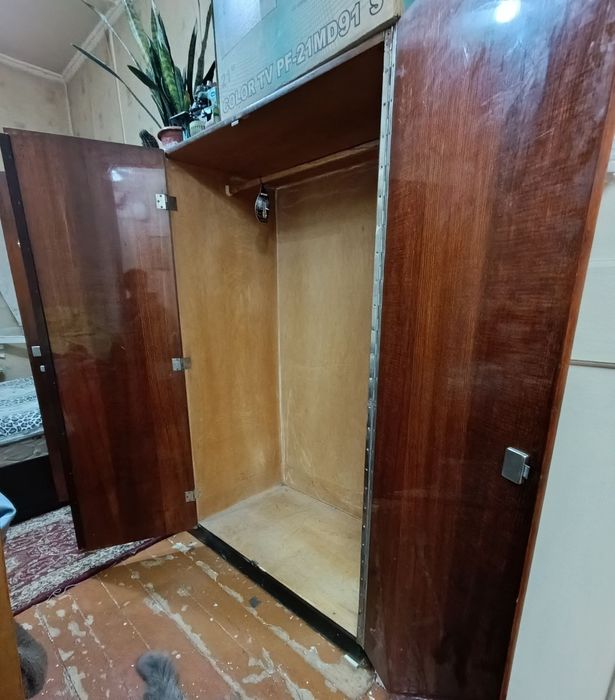 Продаётся шифанер и кровать