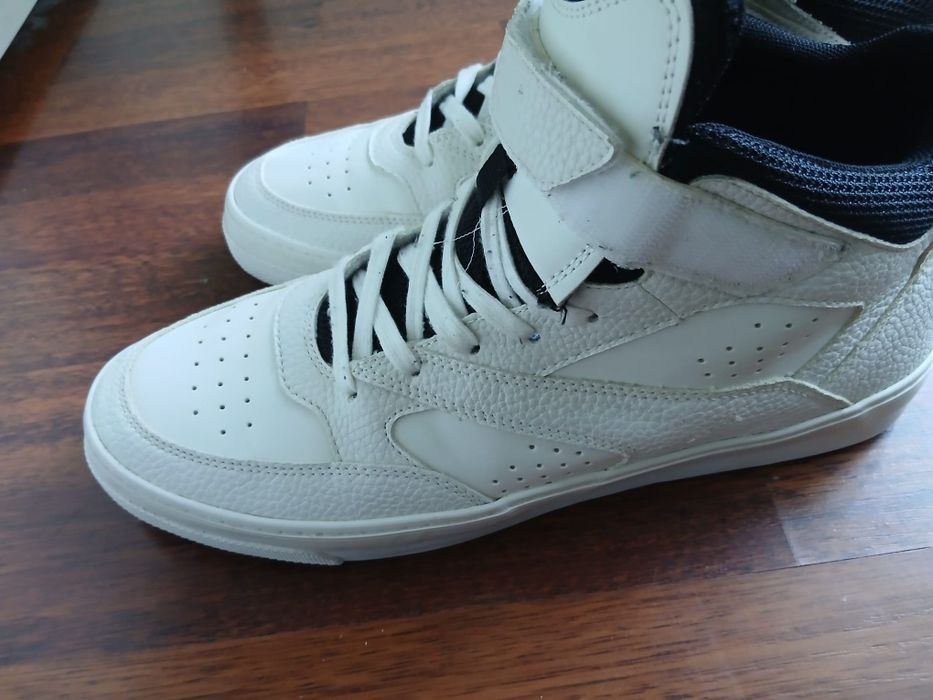 Adidași  ghete albi