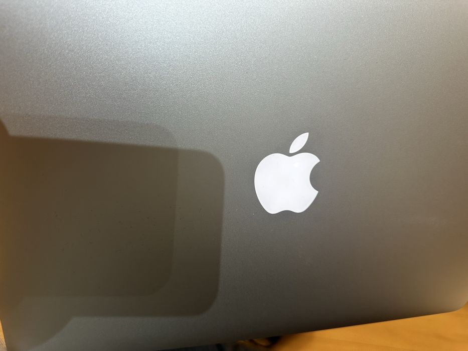 MacBook Pro 13” Retina (2015) – 512GB SSD / 8GB RAM – cutie originală + 2 încărcătoare
