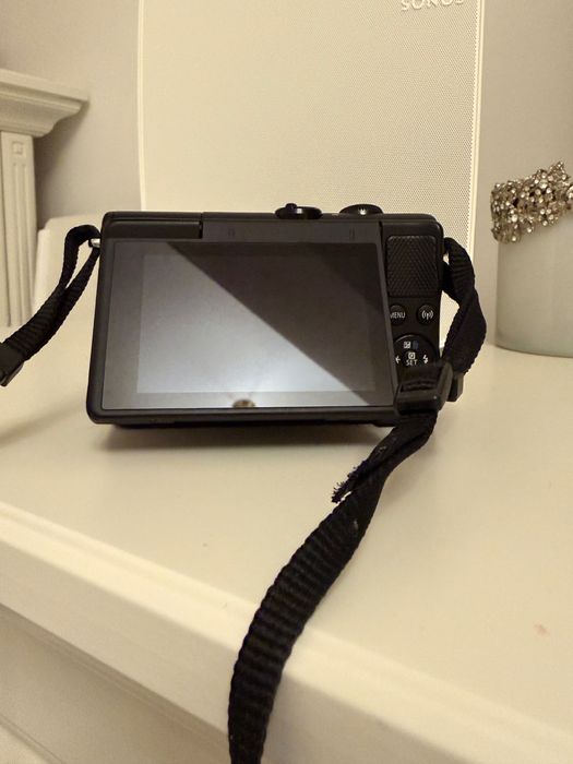 Aparat foto CANON M100