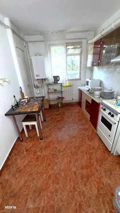 75.000 euro, 3 camere, Centru, etaj 3/4