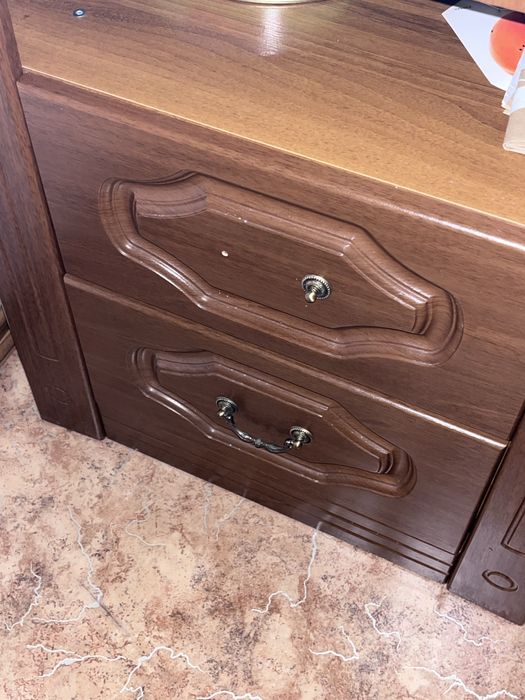 Тумба с выдвижными полками