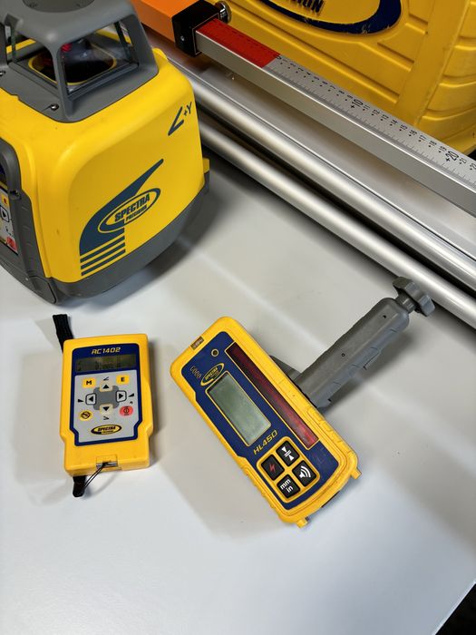 Spectra 1425 Nivela laser canalizare cu panta inclinatii topcon hilti leica