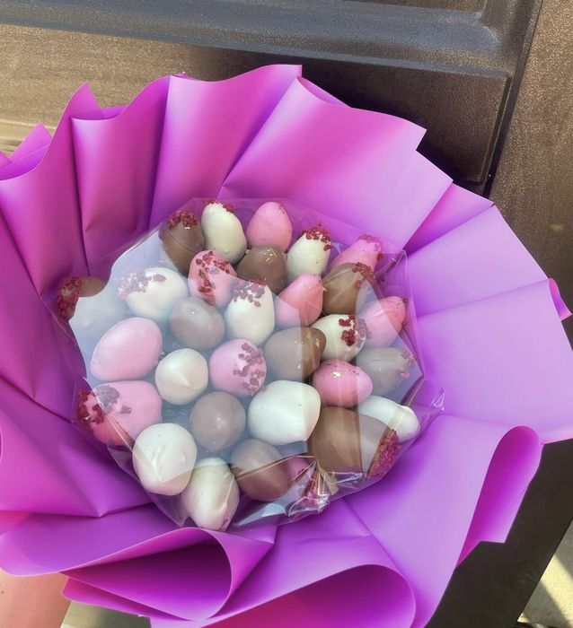 Клубника в шоколаде подарок