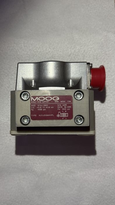 Сервоклапан (сервораспределитель) MOOG