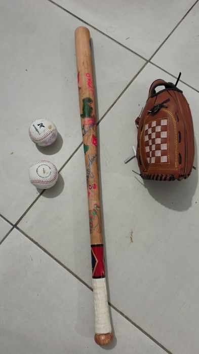 Set Baseball ( bâtă , mingii , mănușă )