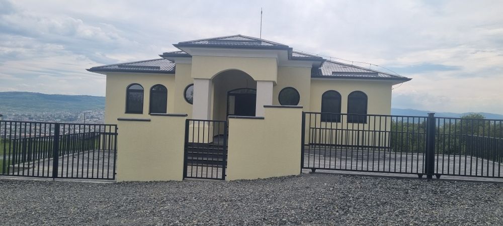De închiriat (vanzare) casa pe Valea Fânațelor 300 mp