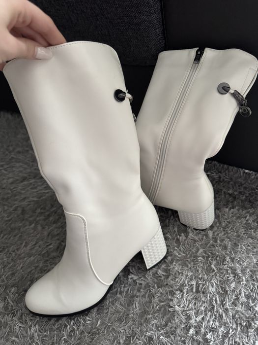 Нови бели ботички