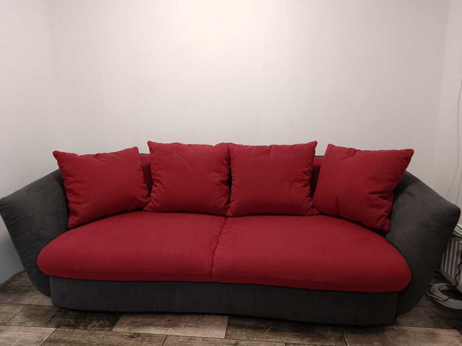 Vand Canapea extensibila + 2 fotolii + 4 perne, totul stare impecabila