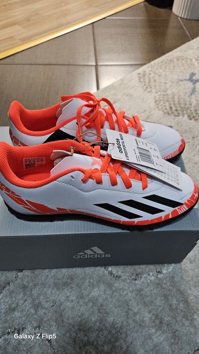 Футболни обувки Адидас