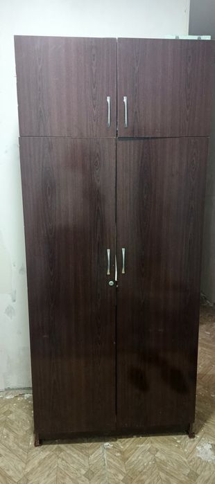 2 та шкаф ва подставка