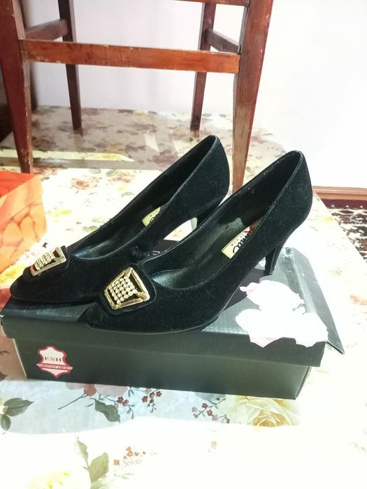 Аёллар оёк кийимлари