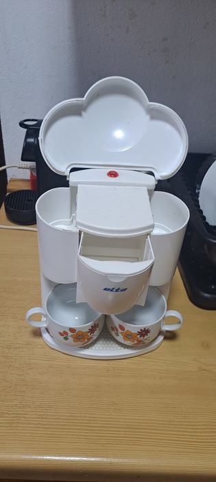 Vand aparat de cafea micuț Elta