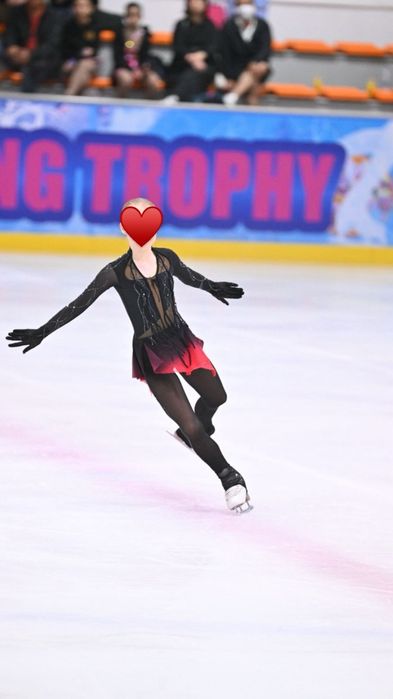 Продаю платье для фигуристов..