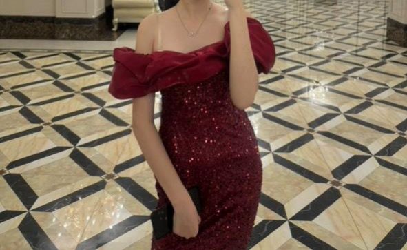 Вечерняя красная платье