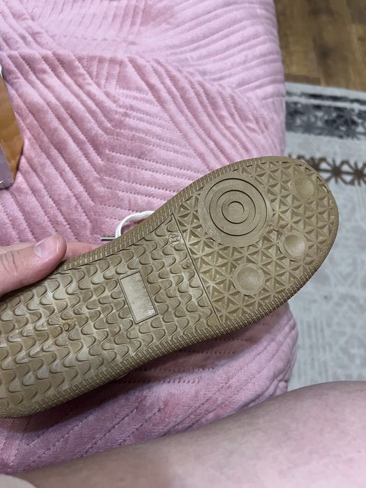 Продам кроссовки новые