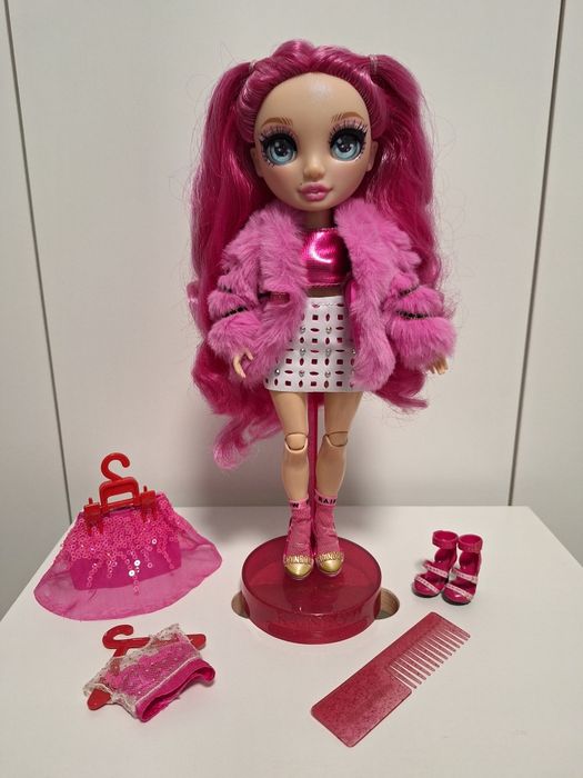 Rainbow High, Shadow High, Junior High  papusi