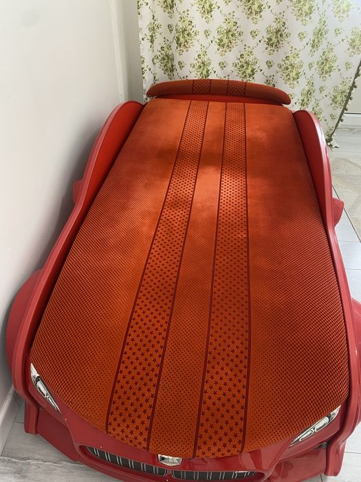 продается детская кровать машина