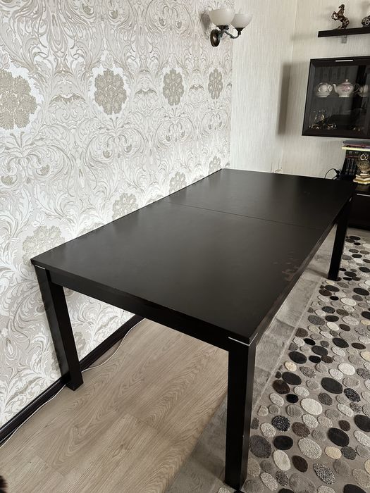 Стол в гостиную