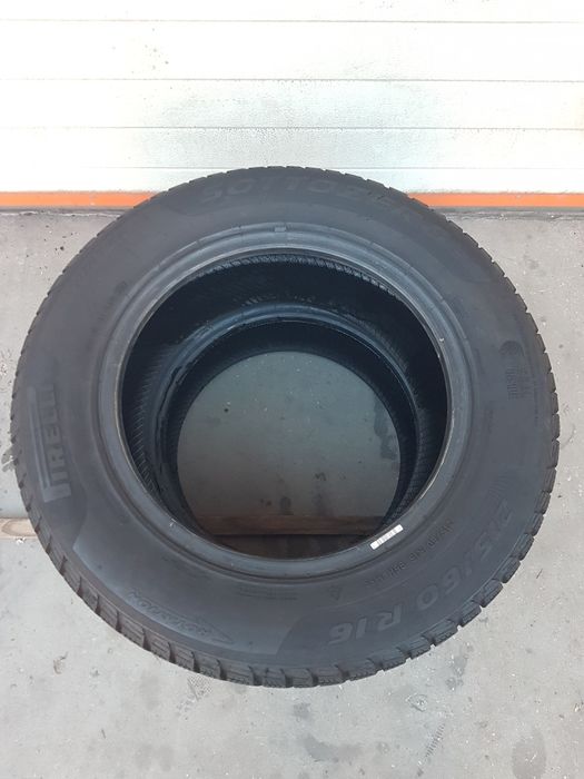 Зимни гуми 2 броя PIRELLI SottoZero3 215 60 R16 дот 2621