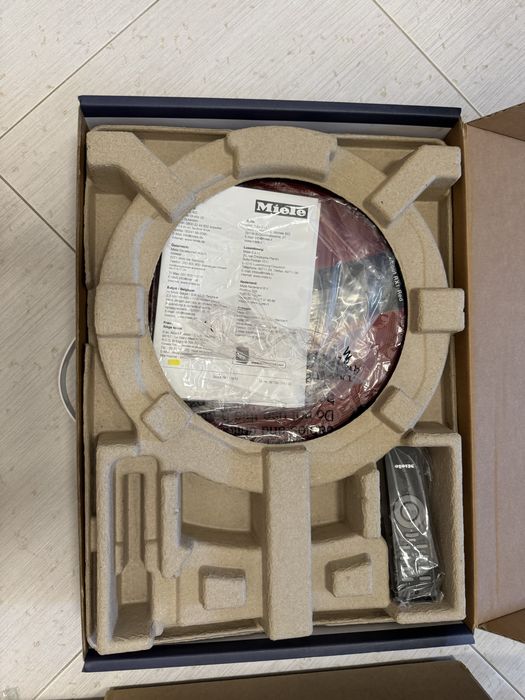 Прахосмукачка- робот Miele Scout RX1 Red
