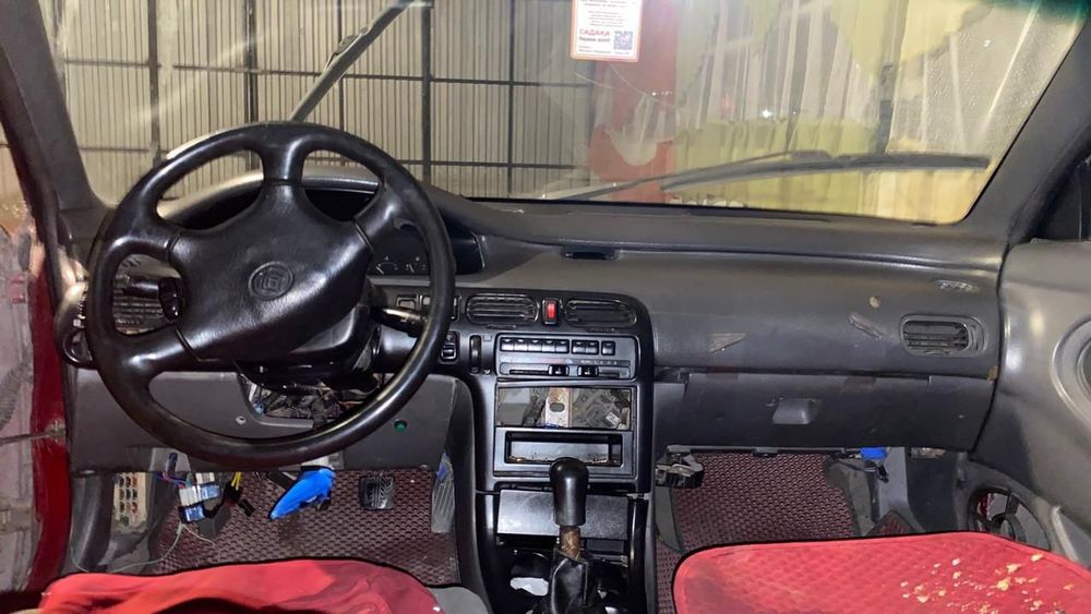 Мазда кронс красныи