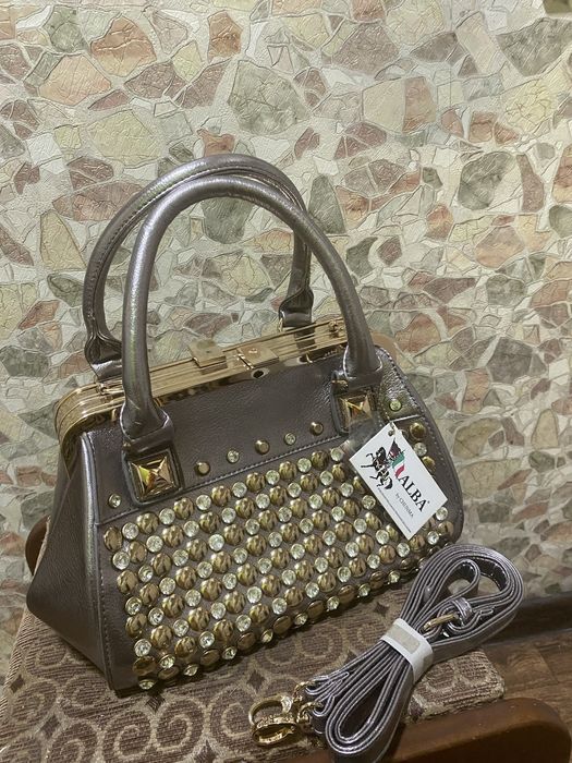 Продаётся элегантная и стильная сумка