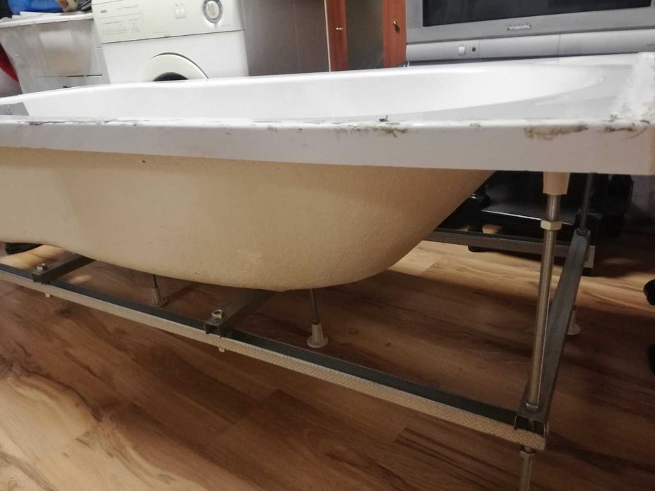 Бяла акрилна вана