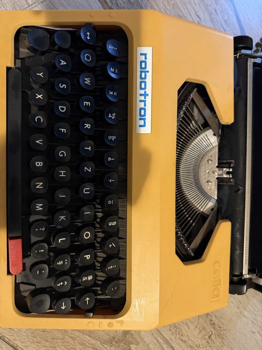 masina de scris perfect functionala