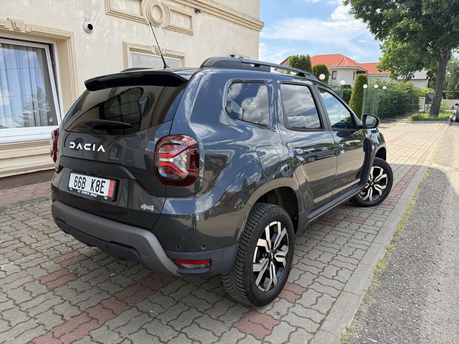 DACIA DUSTER 4 x 4 benzina 150 cp climatronic camera 360 navi jenti full