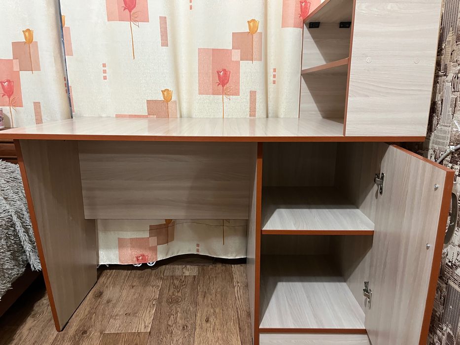 Продам письменный стол