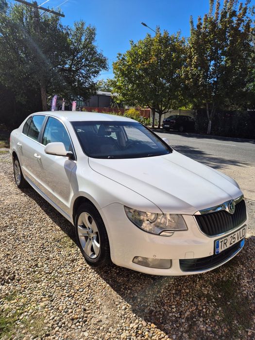 SKODA Superb 2012 — imagine 5