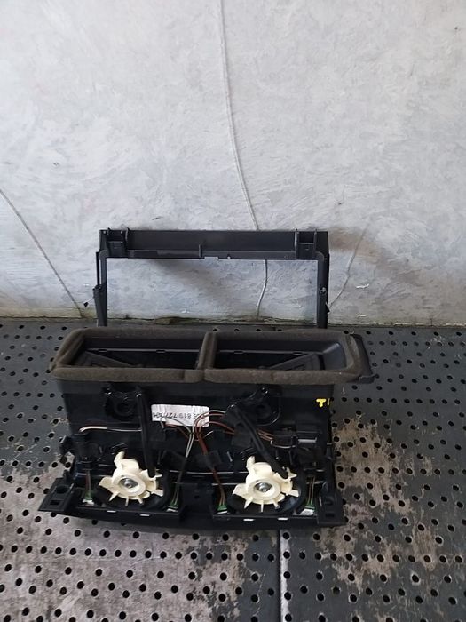 Grila ventilatie bord centrala vw touareg 7l 7l6819727ah