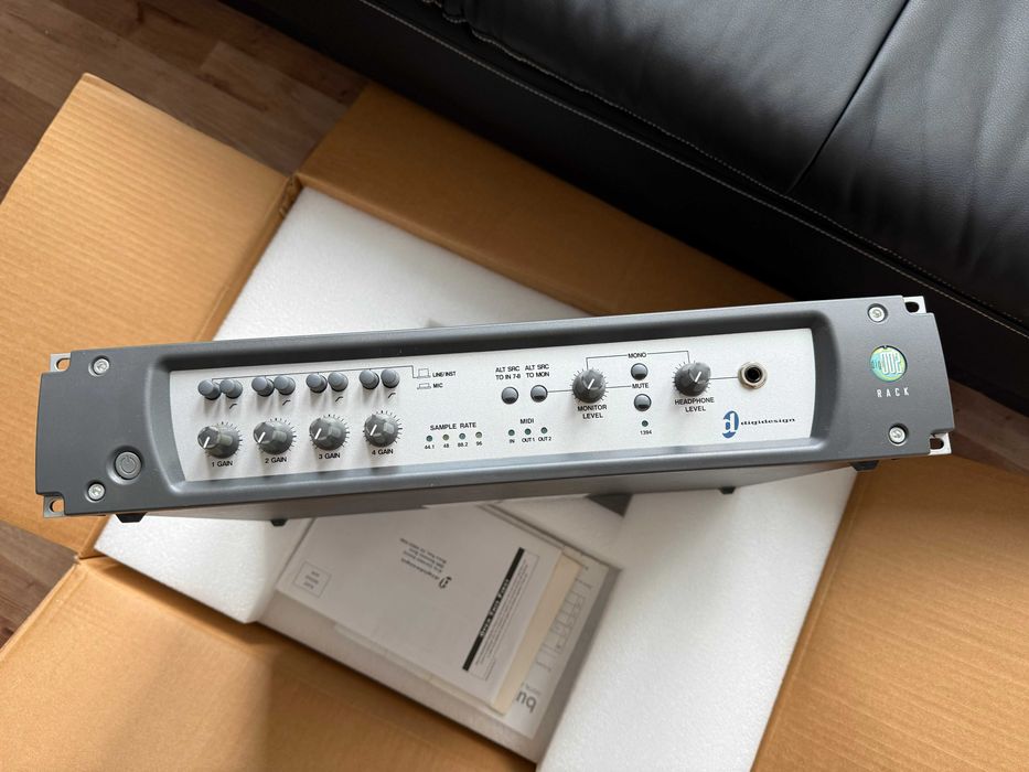 Avid Digidesign DIGI 002 FireWire Аудио интерфейс